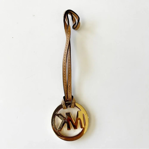 MK Michael Kors Goldtone‎ Logo Fob Purse Charm Tan Leather Replacement Tag Luxe - Picture 2 of 3